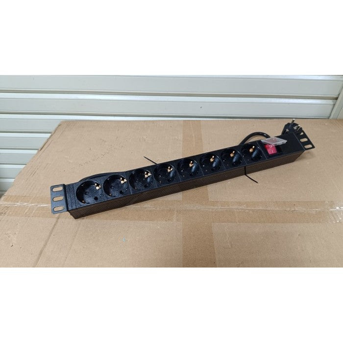 PDU 8 port schuko